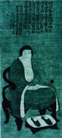 Portrait de Vous ne pourrez jamais comprendre le bouddhisme de Zhongfeng Mingben

Zhongfeng Mingben (jap. Chûhô Myôhon, 1263-1323) est un maître zen chinois qui revitalisa l’école linji (jap. Rinzai) à la fin du 13e siècle. Il aimait la vie solitaire et la pratique rigoureuse. Ses comportements excentriques sont restés célèbres. Il eut de nombreux disciples issus toutes les classes sociales. Il attira également de nombreux moines japonais (dont le célèbre Jakushitsu Genkô, 1290-1367). Ce sermon est extrait du Chuhô oshô kôroku, "Le recueil complet du maître Zhongfeng".



Vous ne pourrez jamais comprendre le bouddhisme ! Vous ne pourrez jamais vous échapper de la vie et de la mort ! Nos corps ressemblent à la flamme d’une bougie vacillante dans le vent, à des étincelles jaillissant de la pierre. Même si vous pratiquiez à chaque instant comme si votre tête était en feu, vous ne serez toujours pas capable de résoudre totalement cette affaire. Vous n’avez aucune raison d’agir dans l’impatience et à l’aveuglette. Insouciant et confus, en moins d’un instant, vous aurez déjà atteint l’âge de quarante ou de cinquante ans...

Pour vous, qu’est-ce que le bouddhisme ? Même si le plus intelligent des hommes écrivait d’impeccables et d’irréfutables commentaires sur l’ensemble des sûtras, des kôan ou des classiques, il s’affairerait toujours à l'extérieur de la porte. Lorsque ces brillantes personnes parlent du dharma, elles paraissent souvent éveillées. Et pourtant, confrontées aux évènements de la vie réelle, elles sont perdues.

Il a toujours été dit que vous ne pourrez jamais comprendre cette affaire ! Plus vous voulez la comprendre et plus vous allez à son encontre. En entendant cela, ne donnez pas une réponse conceptuelle, en pensant que vous pourriez entrer dans une dimension où les autres n’accèdent pas et que vous y trouveriez quelque chose de vivant. Hélas ! Tout ce qui surgit en vous n’est rien d’autre que l’illusion de vouloir comprendre cela.

Seuls ceux qui ont cultivé des racines profondes de foi, qui veulent sincèrement chercher en eux-mêmes jusqu'au véritable éveil peuvent s’occuper de cette affaire. Mais s’ils s’agrippent à l'idée de s’en occuper, ils ne l’obtiendront toujours pas. C'est pourquoi un ancien enseignement dit : "Même si un monde rempli de personnes aussi avisées que Shâripûtra se rassemblaient et tenaient un débat, il leur serait toujours impossible de pénétrer la sagesse du Bouddha."

De nos jours, il existe des gens qui vont de-ci de-là proclamant qu’ils connaissent et prône une méthode particulière de s’exercer. Ces personnes sont comme ceux qui prennent une peau d'orange pour du feu. Ils affirment qu'ils savent ce qu’est le bouddhisme et demandent qu’on les respecte. Quel bien pourront-ils vraiment obtenir ? J'ai pratiqué pendant plus de trente ans et je n’ai toujours pas intégré le bouddhisme. Voilà pourquoi je reste toujours modeste et rempli de honte. Je n'ose accepter la position d'un maître si cela se présente. Lorsqu’on dit de bonnes choses à mon propos et que des offrandes généreuses me sont faites, je les vois comme des flèches empoisonnées frappant mon esprit. Je les ai fui sans succès. Il ne fait aucun doute que tout cela provient de mes conditions karmiques accumulées tout au long de mes vies antérieures. Il s’agit de la source même de l'illusion, non la conséquence de ma vertu sur la voie.

Tant de gens prétendent être sur la voie, et pourtant, quand ils sont confrontés à un presque rien qui va à l'encontre d’eux, l'ignorance les saisit, et leur manières d’être habituelles se perpétuent. Ils laissent leur esprit se déchaîner et manifestent des actes malveillants. Ils utilisent ce qu'ils appellent la justice pour blesser autrui, bousculant tout un chacun. Ils ne savent pas que, depuis toujours, leur soi-disant justice est enchaînée à l'ignorance. Pas une seule fois, cette justice ne leur a permis de laisser émerger un véritable esprit sur la voie. Ils n’ont même pas fait attention que leur justice est si nauséabonde que tous se bouchent immédiatement le nez.

Vous ne pourrez jamais vous échapper de la vie et de la mort ! Cette grande affaire de la vie et de la mort est en vous. Elle colle à votre peau et à vos os, instant après instant, sans jamais céder. Pendant d'innombrables kalpas, vous avez épuisé tous les stratagèmes, mais votre esprit ne s'arrête ni ne se repose jamais ! Vous avez fait de grands vœux, encore et encore, prenant à témoin des milliers de bouddhas et d’innombrables maîtres et patriarches. Poursuivant dans cette voie, vous avez une nouvelle fois, en cette vie, quitté votre maison pour devenir un moine avec les trois robes, vous appelant un homme de la voie. La vérité, c'est que vous n’êtes toujours pas capables de transpercer tout ce qui apparaît devant vos yeux. Chaque événement fait bouger votre esprit. Tout ce que vous faites ne fait qu'ajouter au nœud de la vie et de la mort qui vous en enserre et vous conduit à trahir votre aspiration fondamentale à devenir moine.

Si vous vous comportez de cette manière confuse et désespérée, et même si vous consacriez des milliers de vie à l’exercice, vous ne ferez que renforcer la roue du karma sans le moindre possibilité de profit. Vous devez savoir que tous les êtres sont liés et fortement ligotés et que vous ne pouvez rien faire. Si vous n'avez pas la capacité de vivre en communauté, vous pouvez aussi laisser tout de côté pour aller vivre dans un ermitage au toit de chaume. De cette façon, vous pourrez passer votre existence dans la solitude totale, vivant d’aumône avec une robe de pièces cousues, occupé exclusivement à votre propre libération. Au moins de cette façon, vous n’endommagerez pas le territoire d’autrui, à la manière d’un impudent qui n’a aucune humilité.

C'est pourquoi je dis que vous ne pourrez jamais comprendre le bouddhisme et que vous ne pourrez jamais échapper à la vie et la mort ! Si vous ne pouvez pas comprendre ou fuir cela, pourquoi ne pas tout simplement vous établir au lieu de l’insuccès ? Ne vous inquiétez pas si cela doit prendre vingt ou trente ans. Lorsque d’un coup, vous pénétrerez dans ce lieu de l’insuccès, vous verrez que je ne vous aurais pas trompé.
Portrait de Shongfeng Mingben